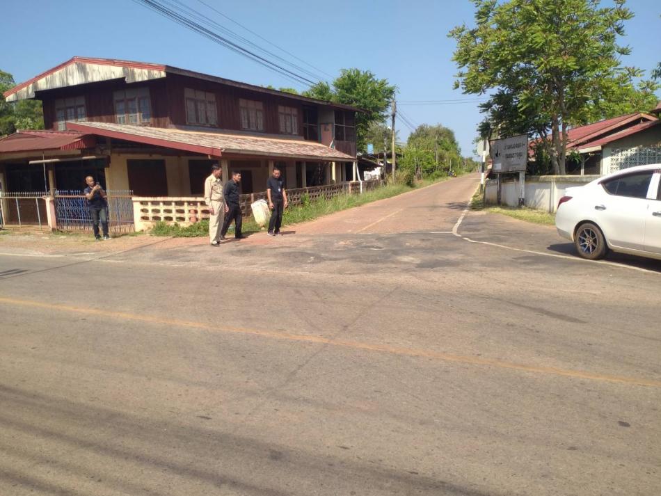 นายลำไพ งิ้วพรม นายกเทศมนตรีตำบลเหล่าปอแดง นำทีมผู้บริหาร ออกพื้นที่สำรวจถนนชำรุด ในเขตพื้นที่ตำบลเหล่าปอแดง เพื่อเตรียมการปรับปรุงและซ่อมแซมให้สะดวกกับการสัญจรไปมาให้กับประชาชนที่ใช้รถบนท้องถนน