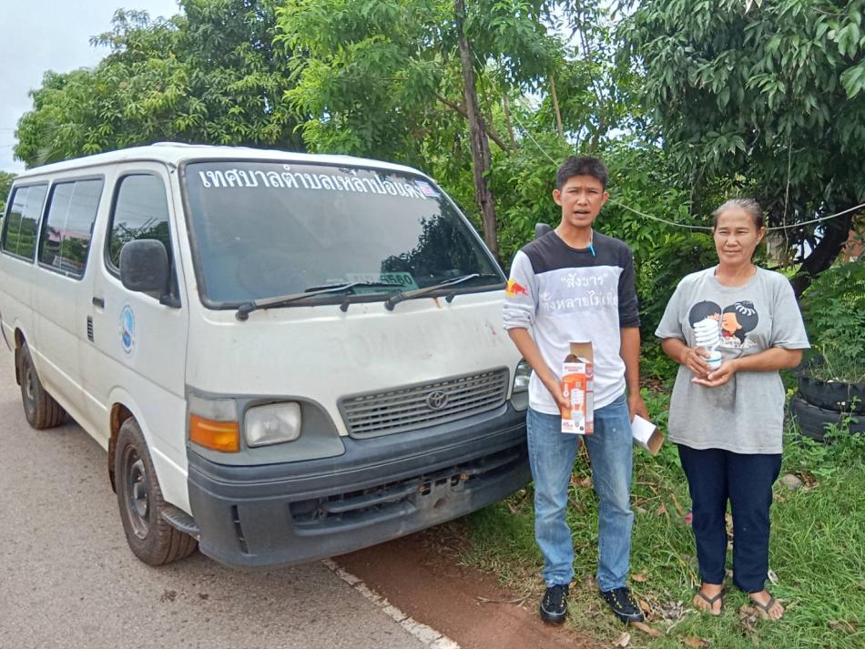 เจ้าหน้าที่กองช่างร่วมกับเจ้าหน้าที่ป้องกันภัยและบรรเทาสาธารณภัย ออกซ่อมแซมไฟฟ้าส่องสว่างตามท้องถนน ณ บ้านดอนยาง 