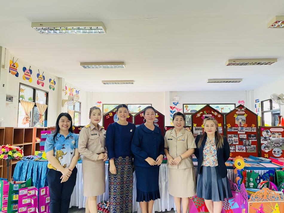 คุณครูศูนย์พัฒนาเด็กเล็กในสังกัดเทศบาลตำบลเหล่าปอแดง เข้ารับการประเมินผลการปฏิบัติงาน (Performance Agreement : PA ) 