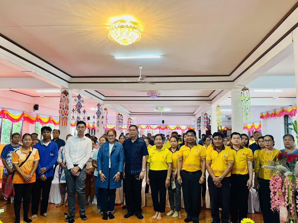 นายสุทัศน์ โคตรธรรม นายกเทศมนตรีตำบลเหล่าปอแดง พร้อมคณะผู้บริหาร สมาชิกสภาเทศบาล หัวหน้าส่วนราชการ พนักงานเทศบาลตำบลเหล่าปอแดงและชาวบ้านตำบลเหล่าปอแดง เข้าร่วมโครงการสัมมนาการส่งเสริมอาชีพเพื่อโอกาสในการเข้าถึงแหล่งเงินทุน