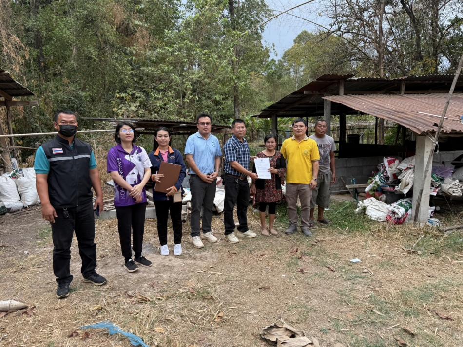 ผู้อำนวยการกองสาธารณสุขและสิ่งแวดล้อมพร้อมกับเจ้าหน้าที่เทศบาลตำบลเหล่าปอแดง ร่วมกับ รพ.สต.บ้านหนองปลาน้อย และ ผู้ใหญ่บ้าน บ้านหนองปลาน้อย ออกตรวจสอบและแนะนำแก้ไขเหตุรำคาญจะกลิ่นสุกร ณ บ้านหนองปลาน้อย หมู่ที่ 7