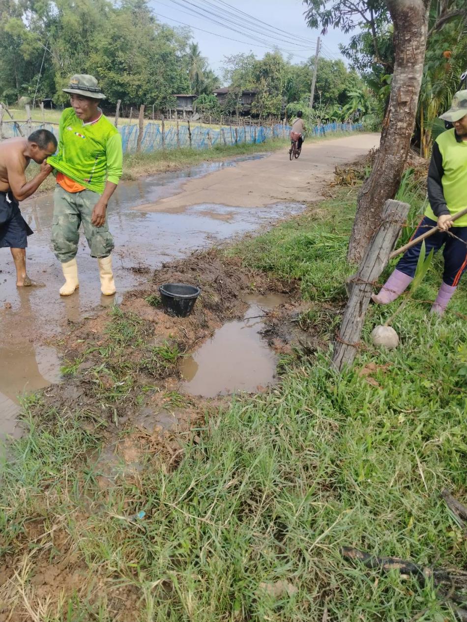 กองช่างเทศบาลตำบลเหล่าปอแดง ได้รับมอบหมายจาก นายลำไพ งิ้วพรม นายกเทศมนตรีตำบลเหล่าปอแดง ออกพื้นที่ซ่อมท่อประปาและไฟส่องสว่างสาธารณะ ณ บ้านดอนกกยาง หมู่ที่ 10