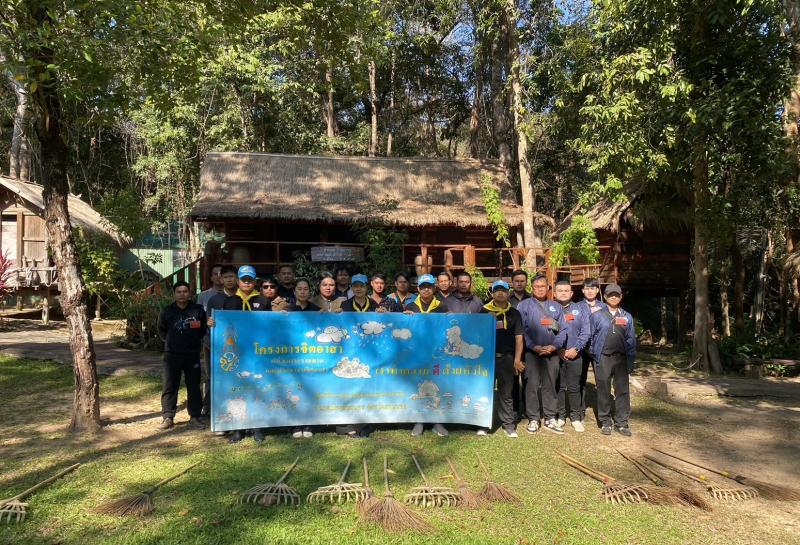 กองช่างเทศบาลตำบลเหล่าปอแดง ได้รับมอบหมายจาก นายลำไพ งิ้วพรม นายกเทศมนตรีตำบลเหล่าปอแดง ร่วมกิจกรรมจิตอาสา เพื่อสนองพระราชเสาวนีย์ของสมเด็จพระนางเจ้าสิริกิติ์ พระบรมราชินีนาถ พระบรมราชชนนีพันปีหลวง และเพื่อความสะอาด ความเป็นระเบียบเรียบร้อย โดยการปรับปรุงภูมิทัศน์ เก็บขยะเศษใบไม้ ตัดแต่งกิ่งไม้บ้านโบราณ 3 หลัง ณ พระตำหนักภูพานราชนิเวศน์ อำเภอเมือง จังหวัดสกลนคร