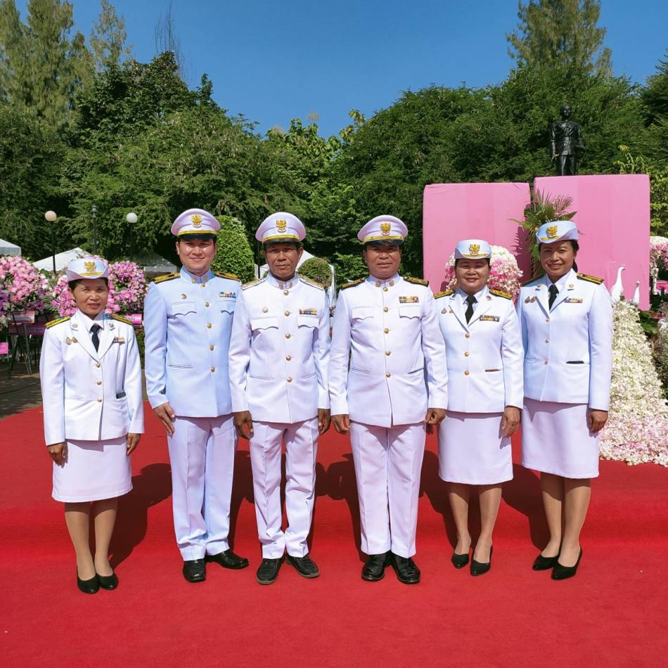 นายสุทัศน์ โคตรธรรม นายกเทศมนตรีตำบลเหล่าปอแดง พร้อมคณะผู้บริหาร สมาชิกสภาเทศบาล หัวหน้าส่วนราชการ  และข้าราชการทุกภาคส่วน ร่วมวางพวงมาลาและถวายราชสดุดี เพื่อน้อมรำลึกในพระมหากรุณาธิคุณ เนื่องในวันคล้ายวันสวรรคตพระบาทสมเด็จพระจุลจอมเกล้าเจ้าอยู่หัว "วันปิยมหาราช" ณ บริเวณลานพระบรมราชานุสาวรีย์ รัชกาลที่ 5 อำเภอเมืองสกลนคร จังหวัดสกลนคร