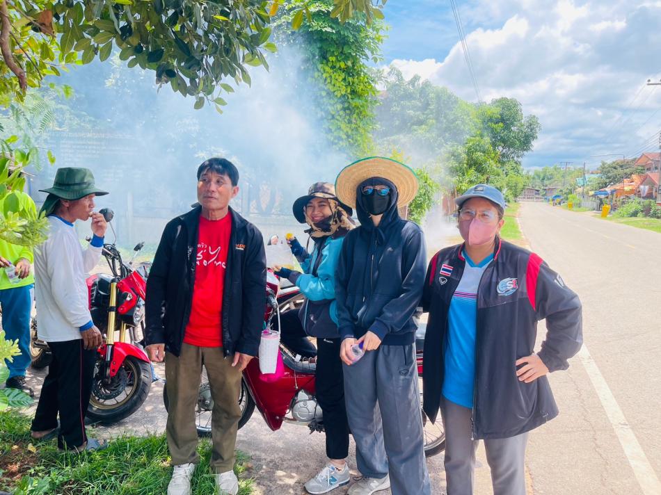 กองสาธารณสุข ร่วมกับเจ้าหน้าที่เทศบาลตำบลเหล่าปอแดง อสม. ผู้นำชมชุน ดำเนินงานตามโครงการป้องกันไข้เลือดออก วันที่ 20 มิถุนายน 2566 ที่บ้านเหล่าปอแดง หมู่ที่ 6 และบ้านกกกะพุง หมู่ที่ 12