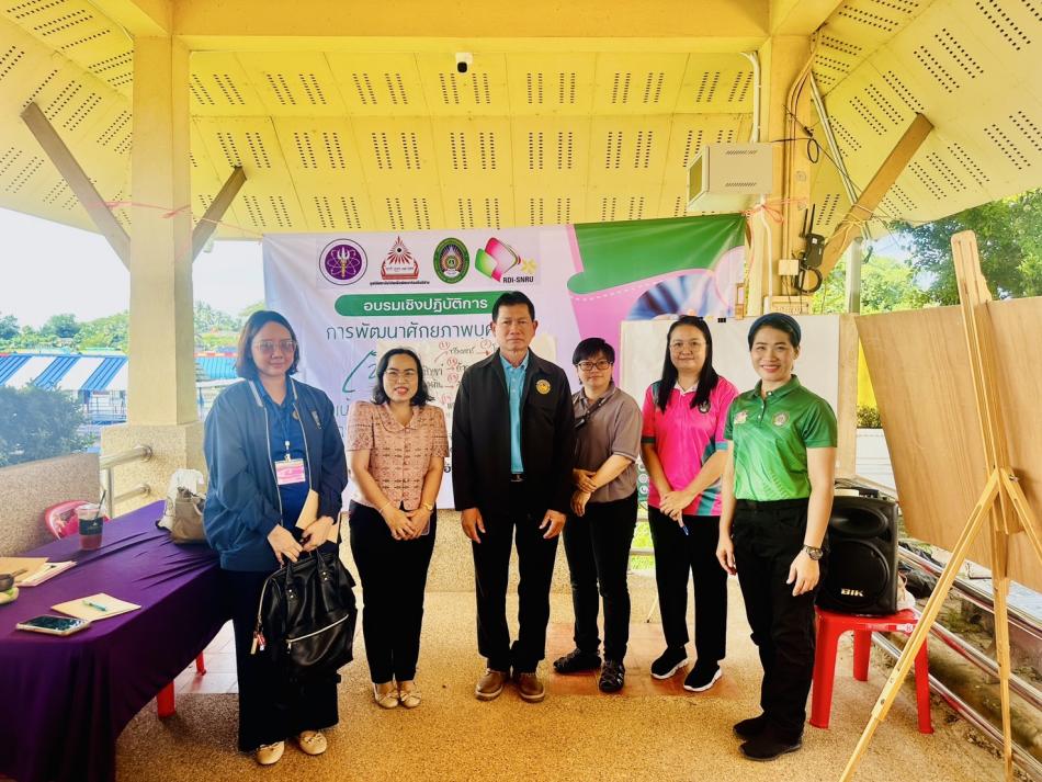 นายอนุชา ดาบสีพาย รองนายกเทศมนตรีตำบลเหล่าปอแดง เปิดโครงการอบรมเชิงปฎิบัติการพัฒนาศักยภาพบุคลากร เสริมทักษะการทำงานร่วมกับชุมชนทุกด้านอย่างยั่งยืน จัดโดย มหาวิทยาลัยราชภัฎสกลนคร ณ ศาลาท่าน้ำ บ้านท่าวัด ตำบลเหล่าปอแดง อำเภอเมือง จังหวัดสกลนคร