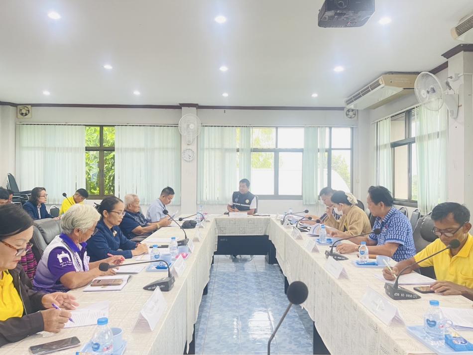 นายสุทัศน์ โคตรธรรม นายกเทศมนตรีตำบลเหล่าปอแดง เป็นประธานการประชุมติดตามผลโครงการต่างๆ ในการใช้ งบประมาณของกองทุนหลักประกันสุขภาพโดยมีคณะกรรมการกองทุนหลักประกันสุขภาพทั้งหมดร่วมประชุม ณ ห้องประชุมเทศบาลตำบลเหล่าปอแดง อำเภอเมือง จังหวัดสกลนคร