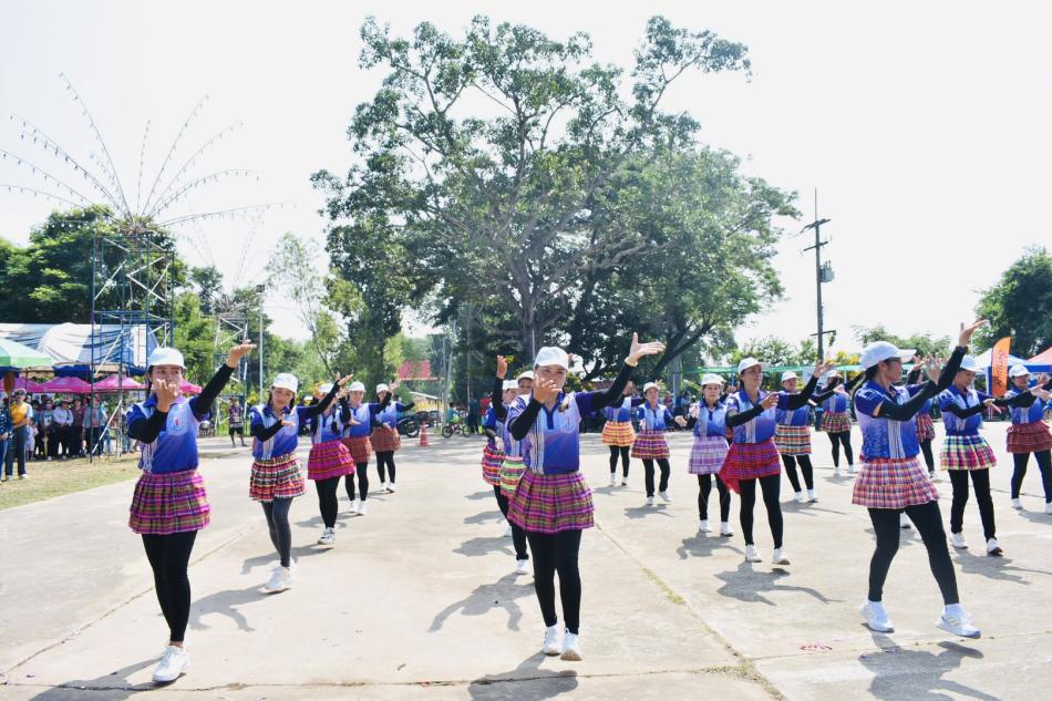 ภาพบรรยากาศการแสดงบาสโลบจากชมรมอยู่ดีมีแฮง งานประเพณีแข่งขันเรือ ประจำปี 2566