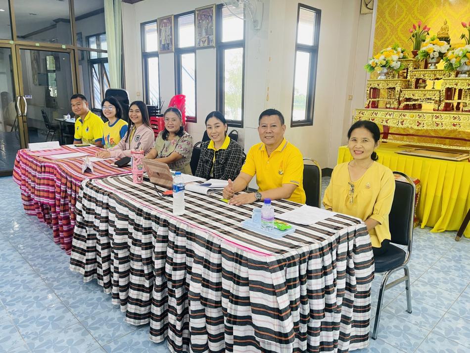นายสุทัศน์ โคตรธรรม นายกเทศมนตรีตำบลเหล่าปอแดง พร้อมหัวหน้าส่วนราชการและพนักงานเทศบาลตำบลเหล่าปอแดง ร่วมประชุมคณะกรรมการกองทุนหลักประกันสุขภาพ เทศบาลตำบลเหล่าปอแดง ครั้งที่ 3/2567 ณ ห้องประชุมเทศบาลตำบลเหล่าปอแดง