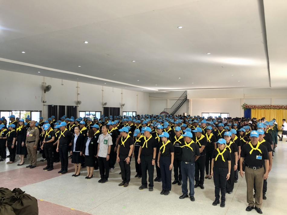 นายลำไพ งิ้วพรม นายกเทศมนตรีตำบลเหล่าปอแดง พร้อมคณะผู้บริหาร ข้าราชการและพนักงานเทศบาลตำบลเหล่าปอแดง ร่วมกิจกรรมจิตอาสาพระราชทาน เนื่องในโอกาสวันคล้ายวันพระราชสมภพพระบาทสมเด็จพระบรมชนกาธิเบศร มหาภูมิพลอดุลยเดชมหาราช บรมนาถบพิตร และวันพ่อแห่งชาติ ๕ ธันวาคม ๒๕๖๘ ณ โรงเรียนเฉลิมพระเกียรติพระบาทสมเด็จพระเจ้าอยู่หัวภูมิพลอดุลยเดชฯ อำเภอเมือง จังหวัดสกลนคร