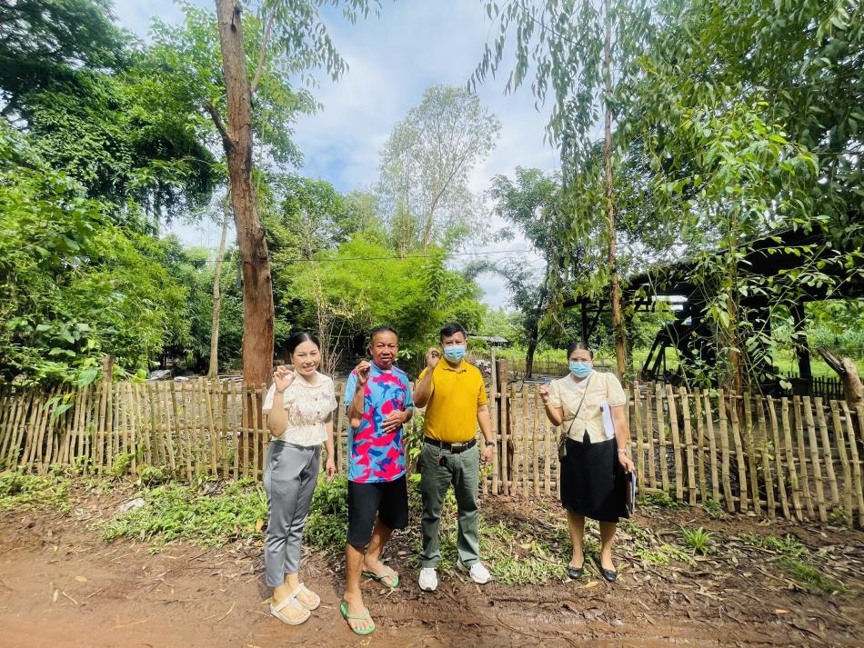 ผู้อำนวยกองสาธารณสุขและสิ่งแวดล้อมพร้อมคณะ ออกตรวจพื้นที่ บ้านเหล่าปอแดง หมู่ที่ 6 การแก้ไขปัญหากลิ่นเหม็นรบกวนจากการเลี้ยงสุกร ได้ข้อสรุปผู้ประกอบการต้องย้ายสุกรออกจากพื้นที่